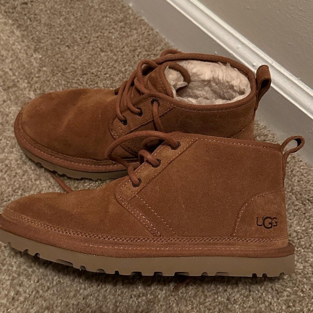Very gently used uggs - Picture 7 of 7